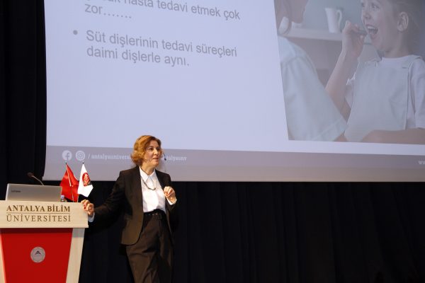 universitemiz-dis-hekimligi-sempozyumuna-ev-sahipligi-yapti675072916c91e.jpeg