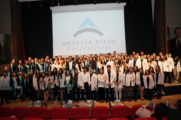 gelecegin-dis-hekimleri-beyaz-onluk-giydi67472a524bc41.jpeg