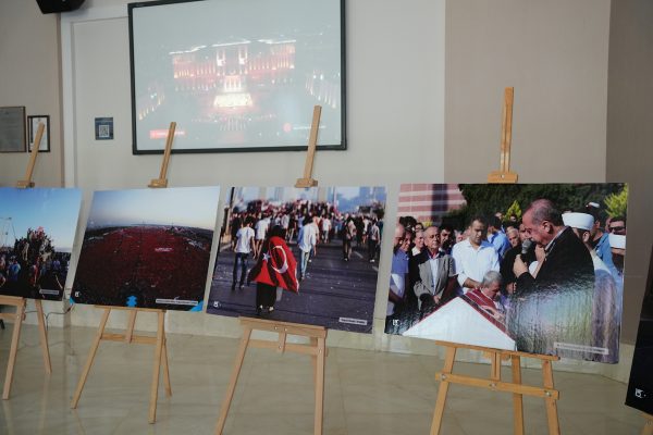 ABÜ’de 15 Temmuz’un Hafızalara Kazınan Direnişi Fotoğraf Sergisiyle Anıldı