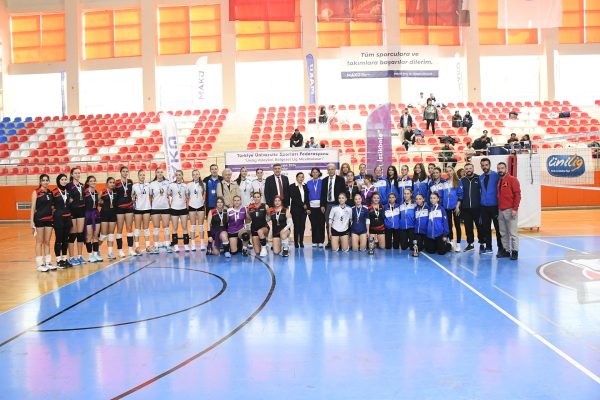 ABÜ Voleybol Takımından TÜSF Bölgesel Lig'de Şampiyonluk!