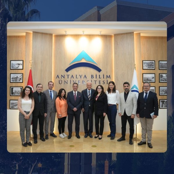 Ünlü Sanatçı ve Çevre Bilimleri Uzmanı EDİZ HUN Üniversitemizde Öğrencilerle Buluştu