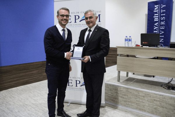 Çatışma Çözümü ve Kriz Yönetimi Dairesi Genel Müdürü Büyükelçi Burak Akçapar SEPAM’a konuk oldu