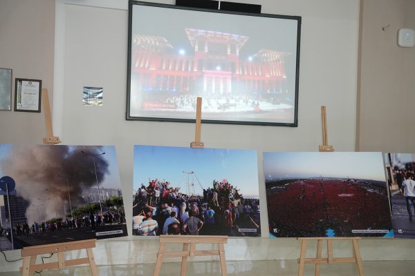 ABÜ’de 15 Temmuz’un Hafızalara Kazınan Direnişi Fotoğraf Sergisiyle Anıldı