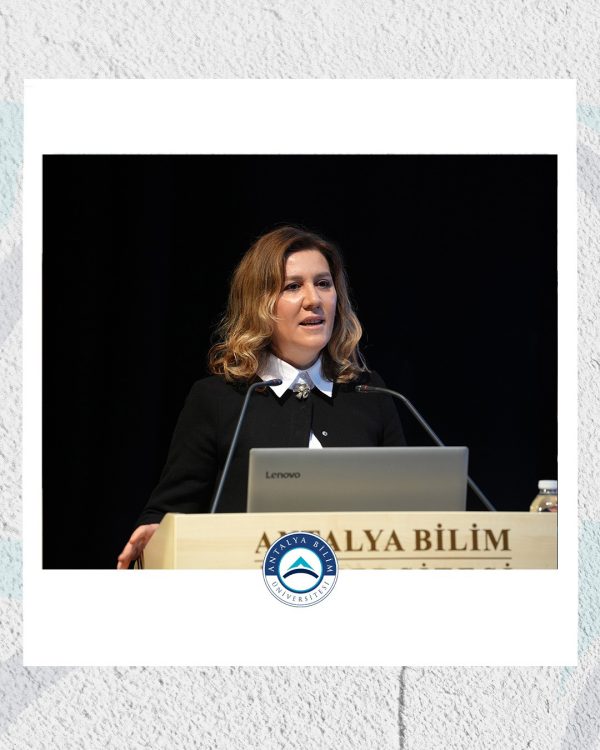 Cerrahlar ve Fizyoterapistler Antalya Bilim Üniversitesi’nde Buluştu: Omurga Sağlığına Güncel Yaklaşımlar Ele Alındı