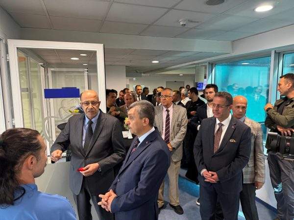Antalya'da Bilim Üniversitesi Ağız ve Diş Sağlığı Uygulama Araştırma Merkezi öğrenci kliniği açıldı