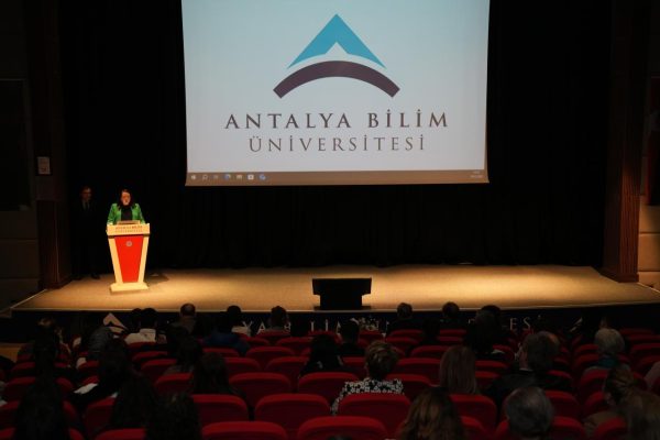 Üniversitemiz Ev Sahipliğinde Gerçekleşen Aziz Brigid Günü Özel Film Gösterimi Büyük İlgi Gördü