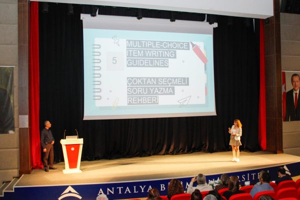 Antalya Bilim Üniversitesi'nde Eğitim-Öğretim Süreçlerini Değerlendirme Çalıştayı Gerçekleştirildi