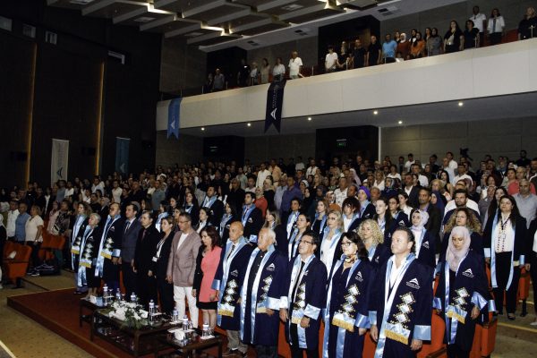 Sağlık Bilimleri Fakültesi'nde "Beyaz Önlük Giyme Töreni" Düzenlendi.