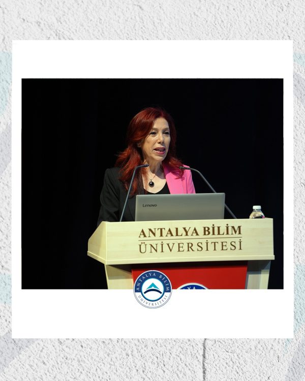 Cerrahlar ve Fizyoterapistler Antalya Bilim Üniversitesi’nde Buluştu: Omurga Sağlığına Güncel Yaklaşımlar Ele Alındı