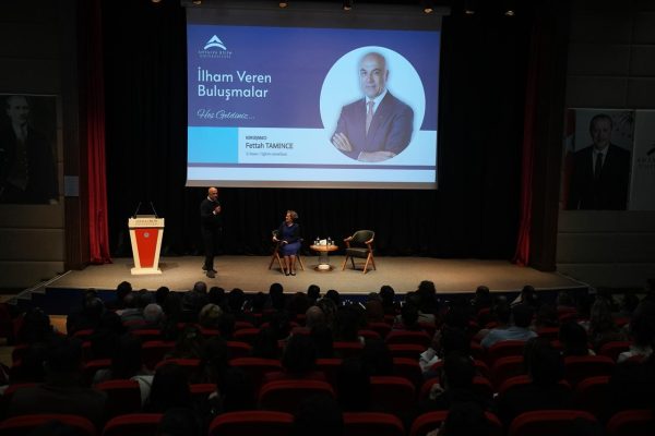 İlham Veren Bir Söyleşi: Fettah TAMİNCE, Antalya Bilim Üniversitesi Öğrencileriyle Buluştu