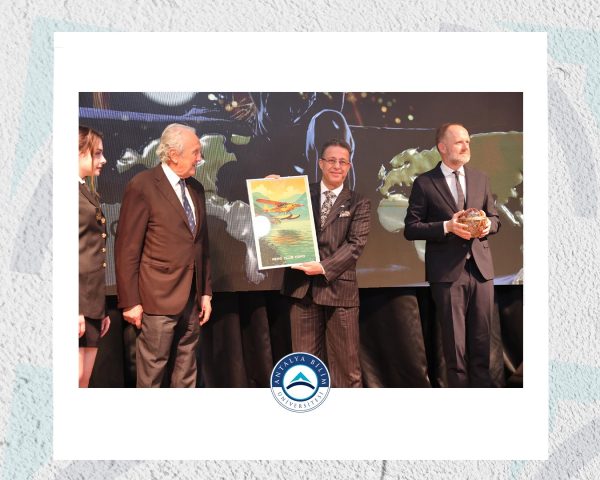 Dünyanın Havacılık Efsaneleri Antalya Bilim Üniversitesi’nde Ödüllendirildi
