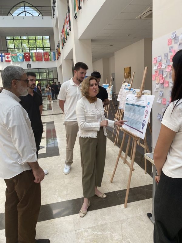 "Introduction to Sustainability" Dersi Öğrenci Projeleri Sergisi Gerçekleştirildi