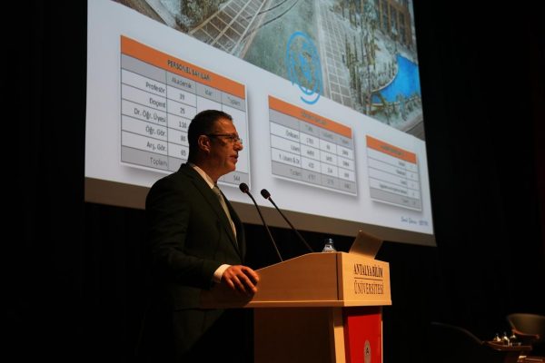İlham Veren Bir Söyleşi: Fettah TAMİNCE, Antalya Bilim Üniversitesi Öğrencileriyle Buluştu