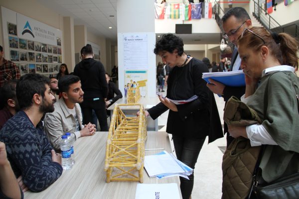 ABÜ’DE 2. GELENEKSEL SPAGETTİ KÖPRÜ YARIŞMASI DÜZENLENDİ