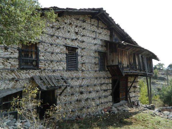 mimarlik-bolumu-ogrencilerinin-arc-461-restorasyon-ve-koruma-projesi-ve-arc-4653-anadolu-da-yerel-mimarlik-dersleri-kapsamindaki-akseki-gezisi5def8803387fa.jpeg