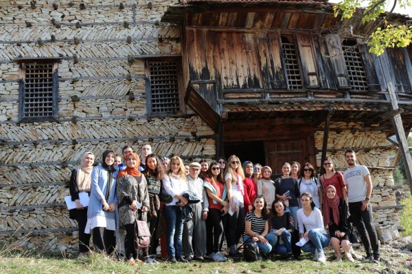 mimarlik-bolumu-ogrencilerinin-arc-461-restorasyon-ve-koruma-projesi-ve-arc-4653-anadolu-da-yerel-mimarlik-dersleri-kapsamindaki-akseki-gezisi5def88025c23d.jpeg