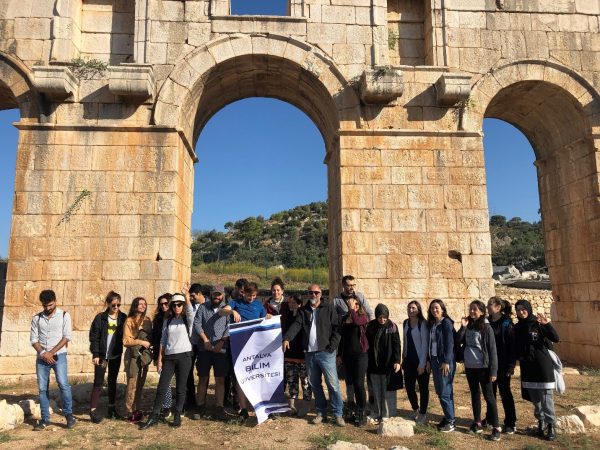 mimarlik-bolumu-4-sinif-ogrencileri-arc-4652-arkeolojik-alanlarda-koruma-dersi-kapsaminda-patara-daki-calismalarina-devam-ediyor5def88e2325a0.jpeg