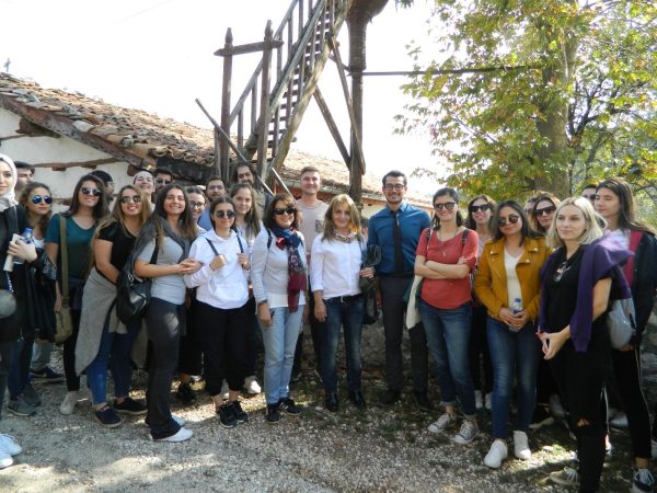 mimarlik-bolumu-ogrencilerinin-arc-461-restorasyon-ve-koruma-projesi-ve-arc-4653-anadolu-da-yerel-mimarlik-dersleri-kapsamindaki-akseki-gezisi5def88028f183.jpeg
