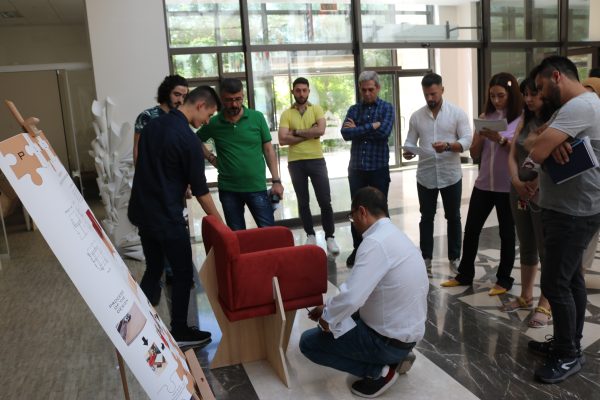 ic-mimarlik-ve-cevre-tasarimi-bolumu-3-sinif-ogrencilerinin-mobilya-tasarimi5d078bea6e2f1.jpeg