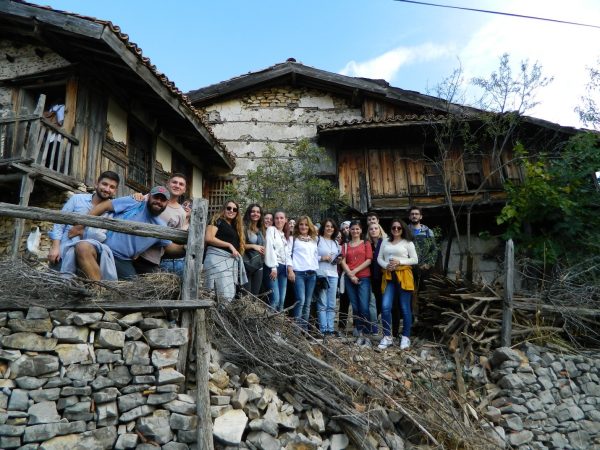 mimarlik-bolumu-ogrencilerinin-arc-461-restorasyon-ve-koruma-projesi-ve-arc-4653-anadolu-da-yerel-mimarlik-dersleri-kapsamindaki-akseki-gezisi5def8803ed4f2.jpeg