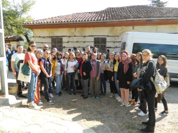 mimarlik-bolumu-ogrencilerinin-arc-461-restorasyon-ve-koruma-projesi-ve-arc-4653-anadolu-da-yerel-mimarlik-dersleri-kapsamindaki-akseki-gezisi5def8802cbf91.jpeg