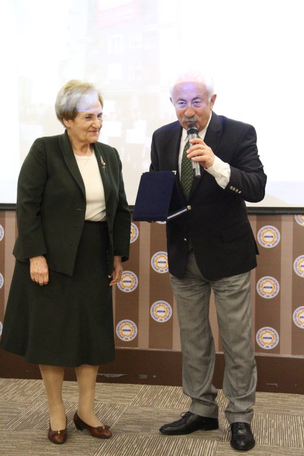 abu-de-kentsel-donusum-ve-hukuk-sempozyumu5c9231e6e495b.jpeg