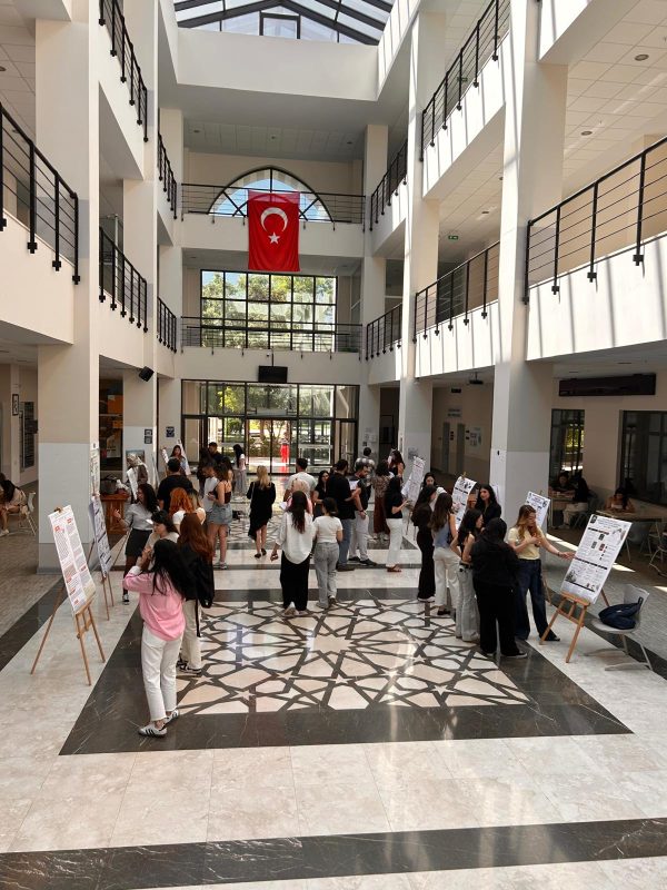 klinik-psikoloji-yuksek-lisans-ogrencilerinden-arastirma-onerisi-poster-sunumlari6a100d7636201.jpeg