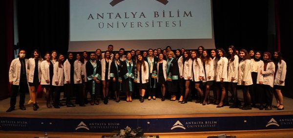 beyaz-onluk-giyme-toreni61bad6158c410.jpeg