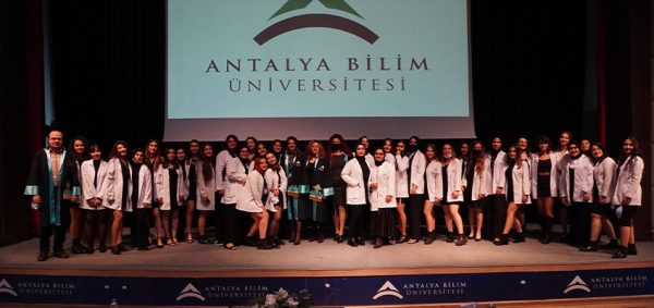 beyaz-onluk-giyme-toreni61bad615ed25e.jpeg