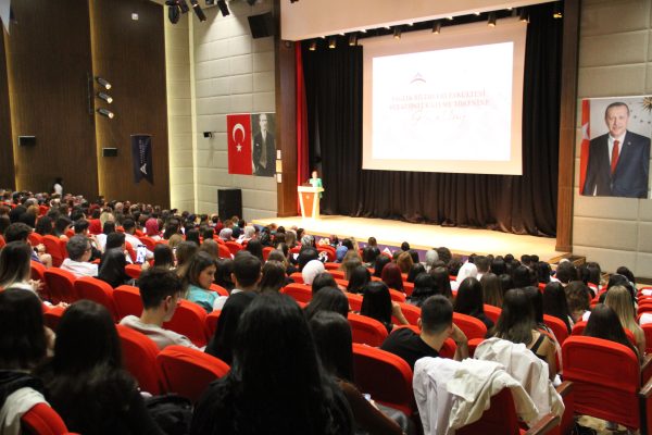 saglik-bilimleri-fakultesi-beyaz-onluk-giyme-toreni635fb2799f532.jpeg
