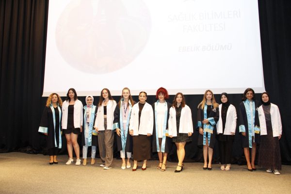 2024-2025-egitim-ogretim-yili-beyaz-onluk-giyme-toreni672a279786d12.jpeg