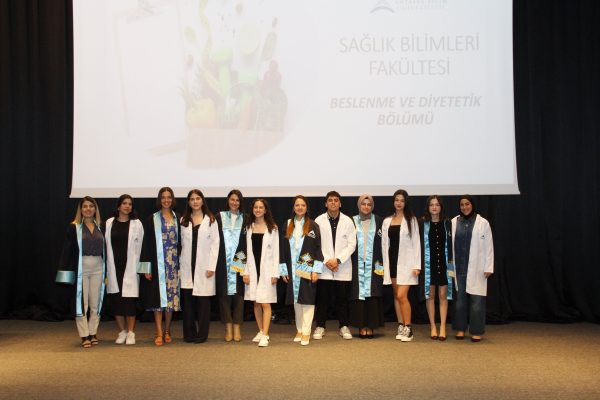 2024-2025-egitim-ogretim-yili-beyaz-onluk-giyme-toreni672a2795f22bc.jpeg