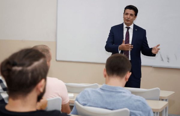 dosemealti-belediye-baskani-sayin-turgay-genc-universitemizi-ziyaret-etti5db1a36831b0d.png