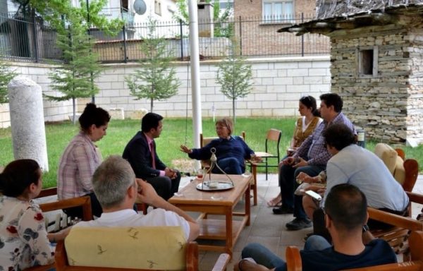 ogretim-uyelerimiz-elmali-nin-kulturu-ve-yoresel-yiyeceklerini-incelediler5b588e0f5e6cd.jpeg