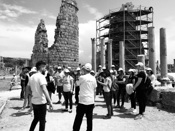 perge-antik-kenti-ne-duzenlenen-geziye-katildik5b588b10097e3.jpeg