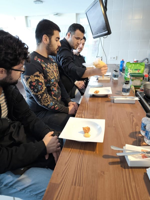 tat-etkilesimleri-ile-yemek-deneyimi65a8ff5dedfed.jpeg