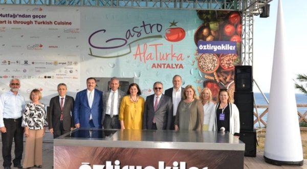 ogretim-uyelerimiz-gastroalaturka-etkinligi-duzenleme-komitesinde-gorev-yaptilar5b588ee69b3c8.jpeg