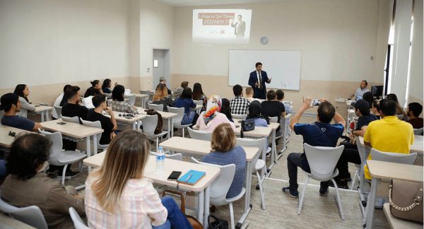 dosemealti-belediye-baskani-sayin-turgay-genc-universitemizi-ziyaret-etti5db1a3715f84f.png